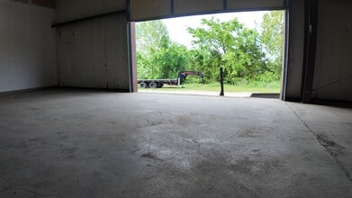 135 Industrial Park Dr, Hollister, MO for lease Interior Photo- Image 1 of 10