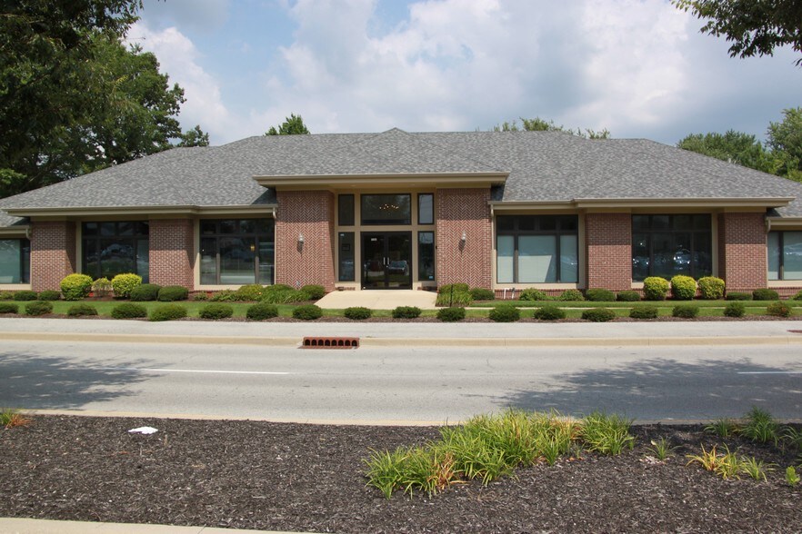 10321 N Pennsylvania St, Indianapolis, IN à louer - Photo principale - Image 1 de 12