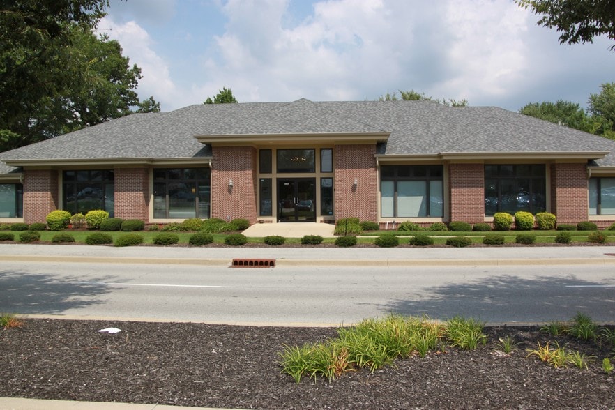 10321 N Pennsylvania St, Indianapolis, IN for lease - Primary Photo - Image 1 of 13