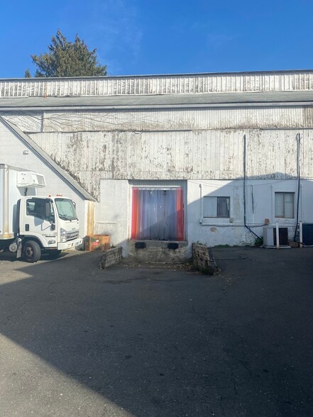 28 Henry St, Greenwich, CT à louer - Photo du bâtiment - Image 3 de 4