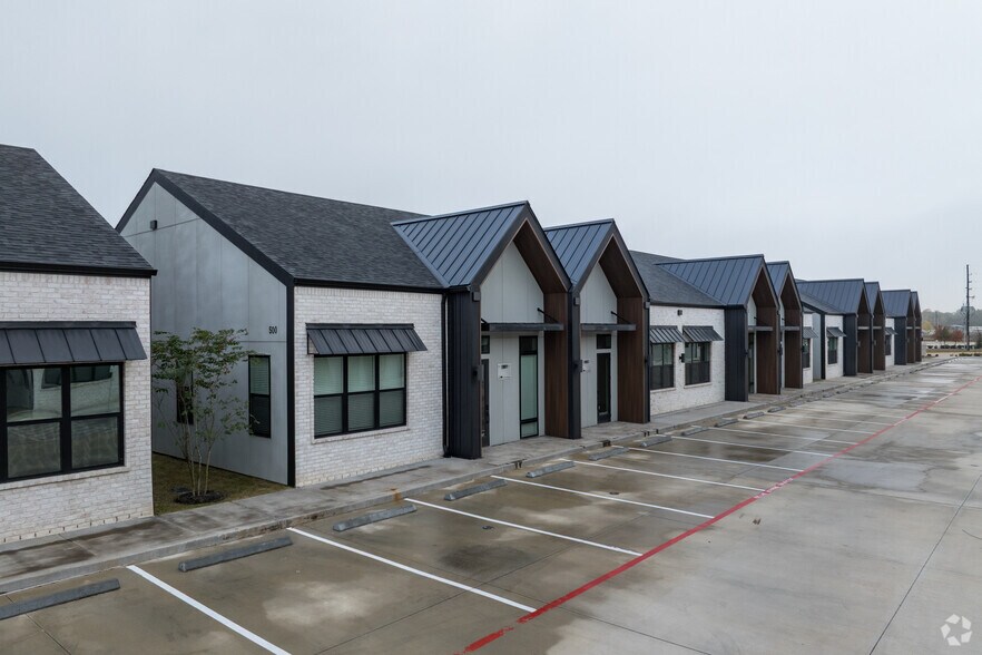 5251 Katy Mills Circle, Katy, TX à vendre - Photo du bâtiment - Image 1 de 12