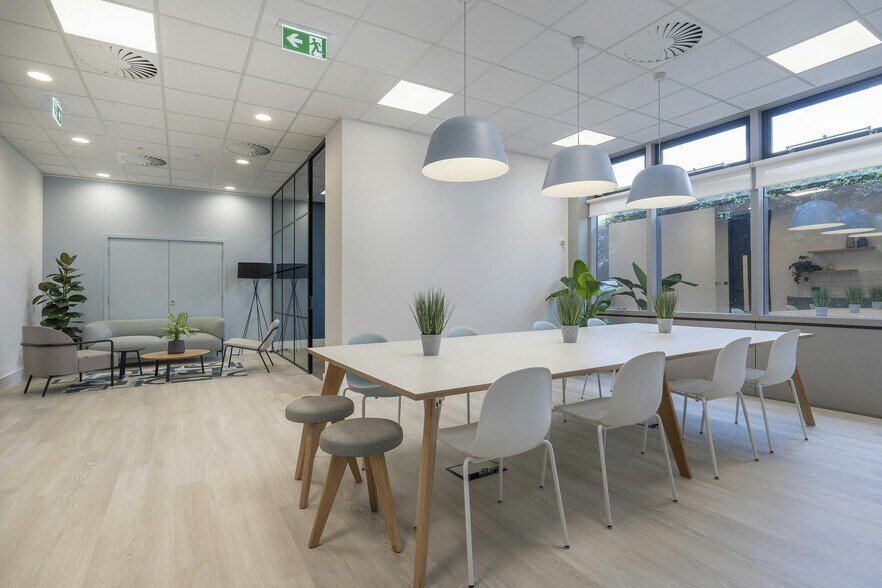 Cain Rd, Bracknell for lease - Interior Photo - Image 3 of 43