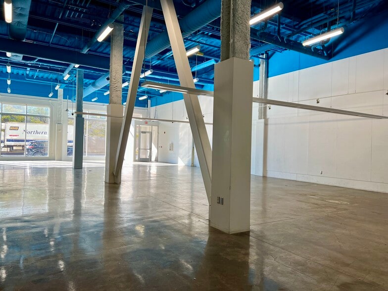 3901-3909 Woodward Ave, Detroit, MI for lease - Building Photo - Image 3 of 8