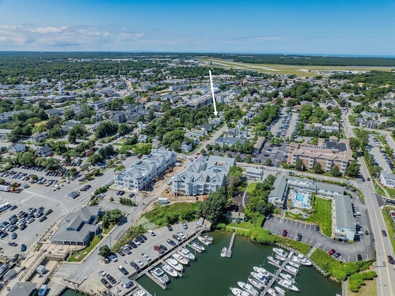 53 School St, Hyannis, MA à vendre - Photo du bâtiment - Image 3 de 38
