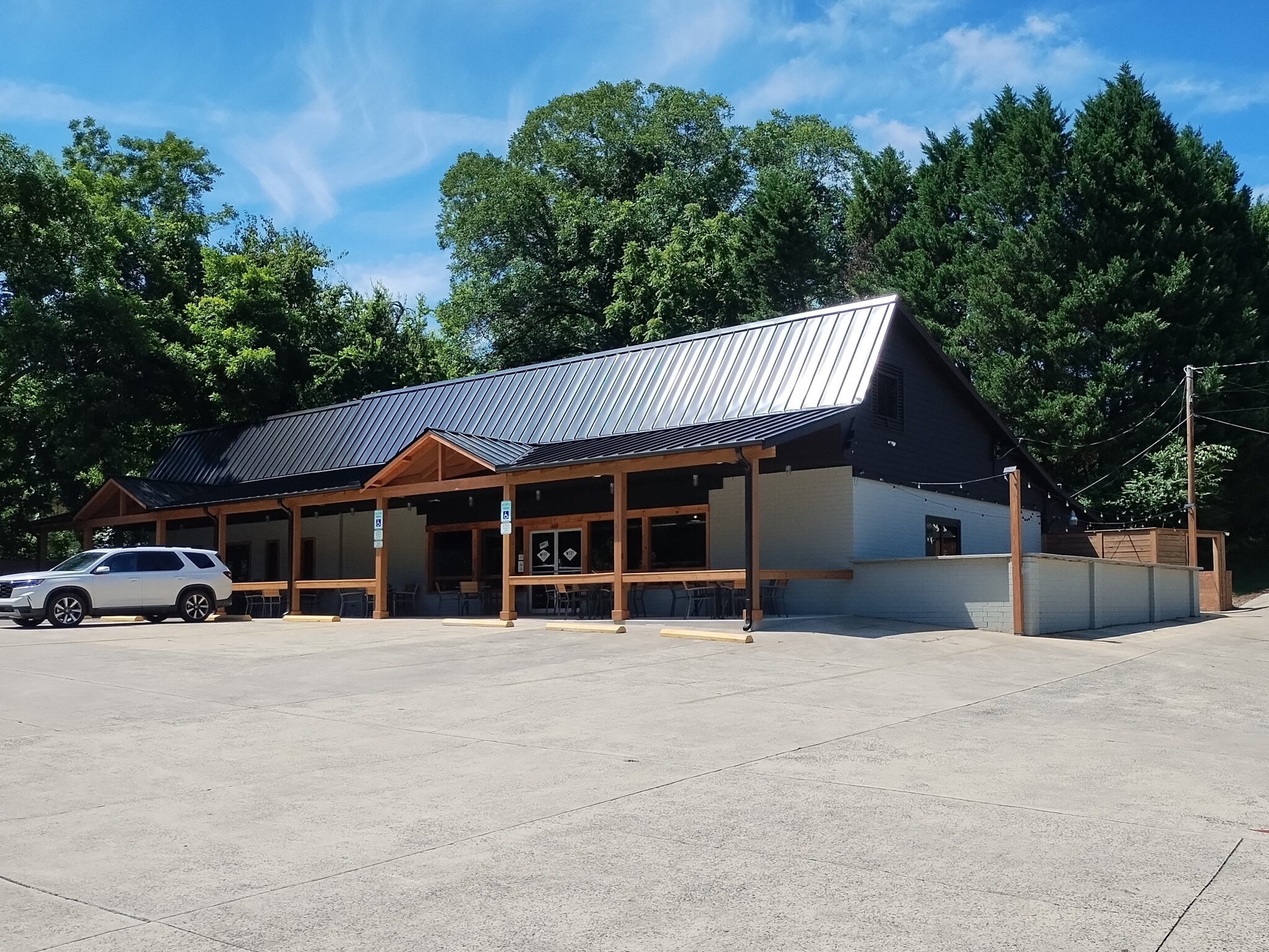 600 W King St, Hillsborough, NC for lease Building Photo- Image 1 of 17