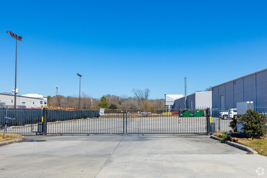 2445 Peyton Rd, Houston, TX à louer - Photo du bâtiment - Image 3 de 11