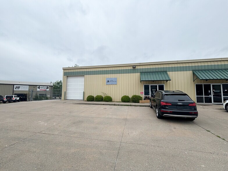 1531 N Commercial Rd, Nixa, MO à louer - Photo du bâtiment - Image 2 de 14