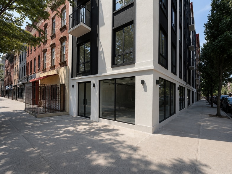 193 Graham Ave, Brooklyn, NY for lease - Building Photo - Image 2 of 4
