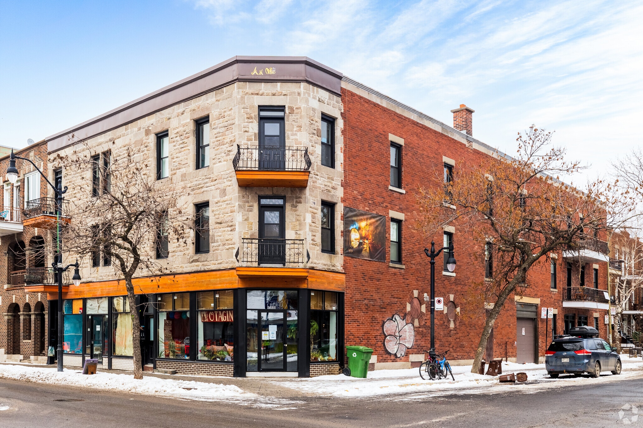 4550-4562 Rue Sainte-Catherine E, Montréal, QC for lease Primary Photo- Image 1 of 11