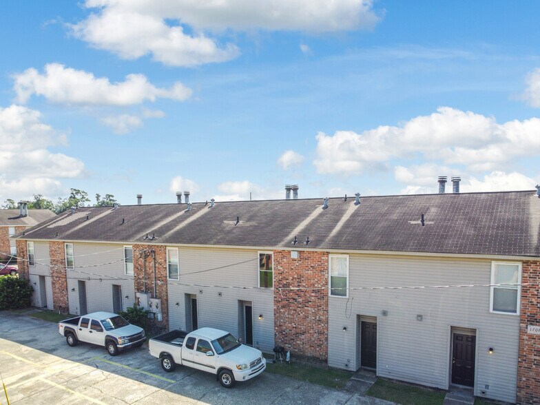 Stabilized and Renovated Multifamily portfolio of 2 properties for sale on LoopNet.ca - Building Photo - Image 3 of 7