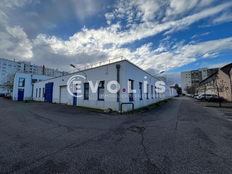 109 Rue Du 1 Mars 1943, Villeurbanne for lease - Building Photo - Image 2 of 17
