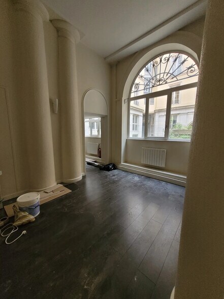 Bureau dans Lyon à louer - Photo du bâtiment - Image 2 de 6