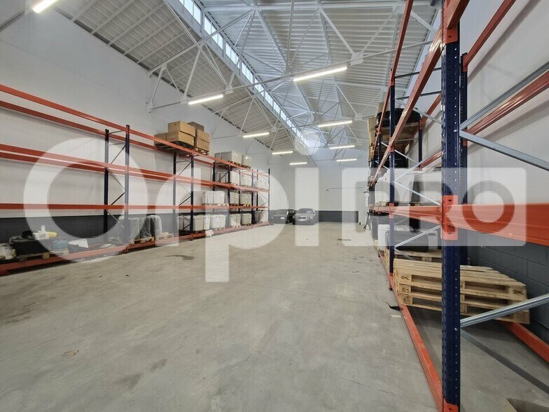 Flex in Reims for lease - Interior Photo - Image 3 of 5