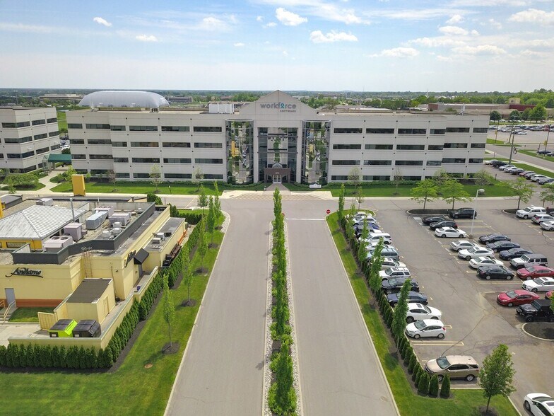 38705 7 Mile Rd, Livonia, MI à louer - Photo principale - Image 2 de 20