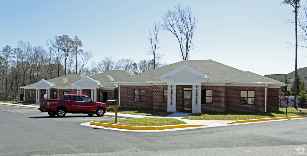 12200-12204 Iron Bridge Rd, Chester, VA à vendre - Photo principale - Image 1 de 1