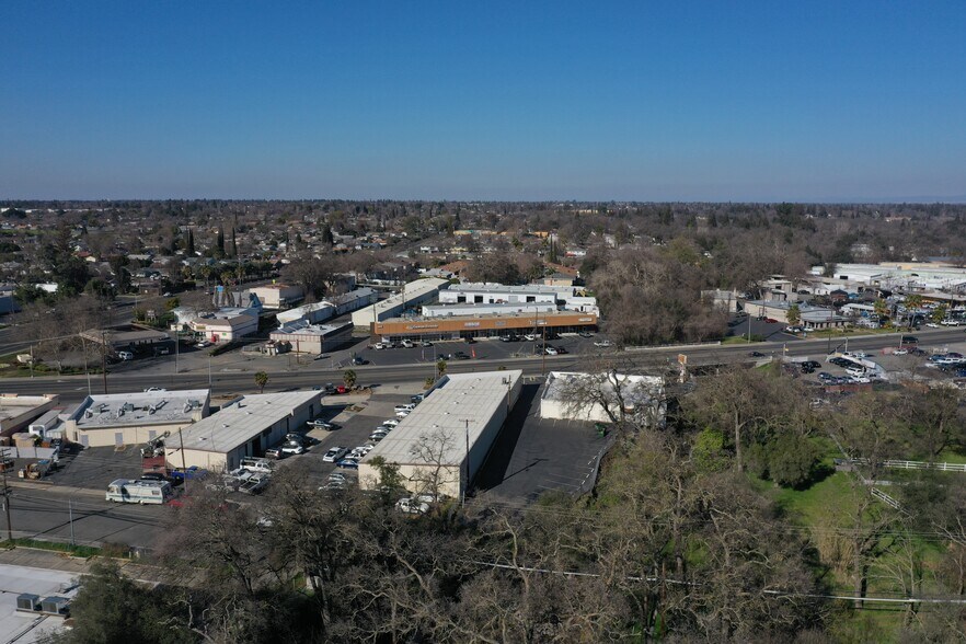 5543-5561 Auburn Blvd, Sacramento, CA à louer - Photo du bâtiment - Image 2 de 3