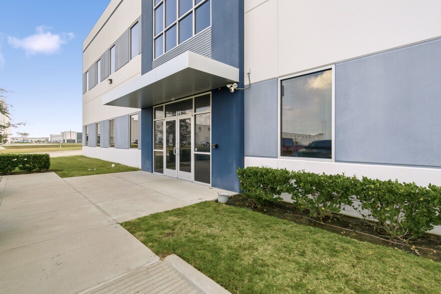 611 Choctaw Ln, Katy, TX à louer - Photo du bâtiment - Image 2 de 16