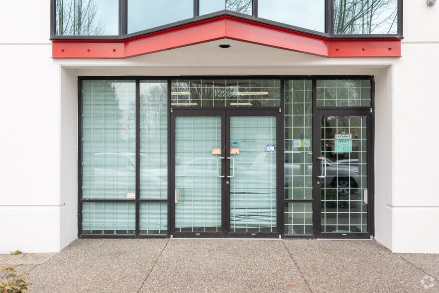 12280 Horseshoe Way, Richmond, BC à louer - Photo du bâtiment - Image 3 de 4
