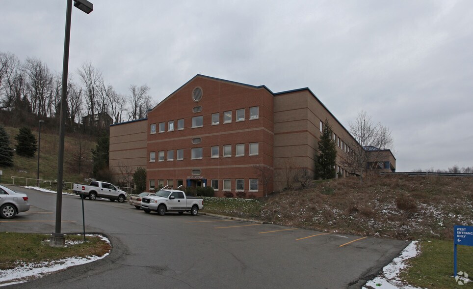 1200 Brooks Ln, Clairton, PA à louer - Photo du bâtiment - Image 2 de 2
