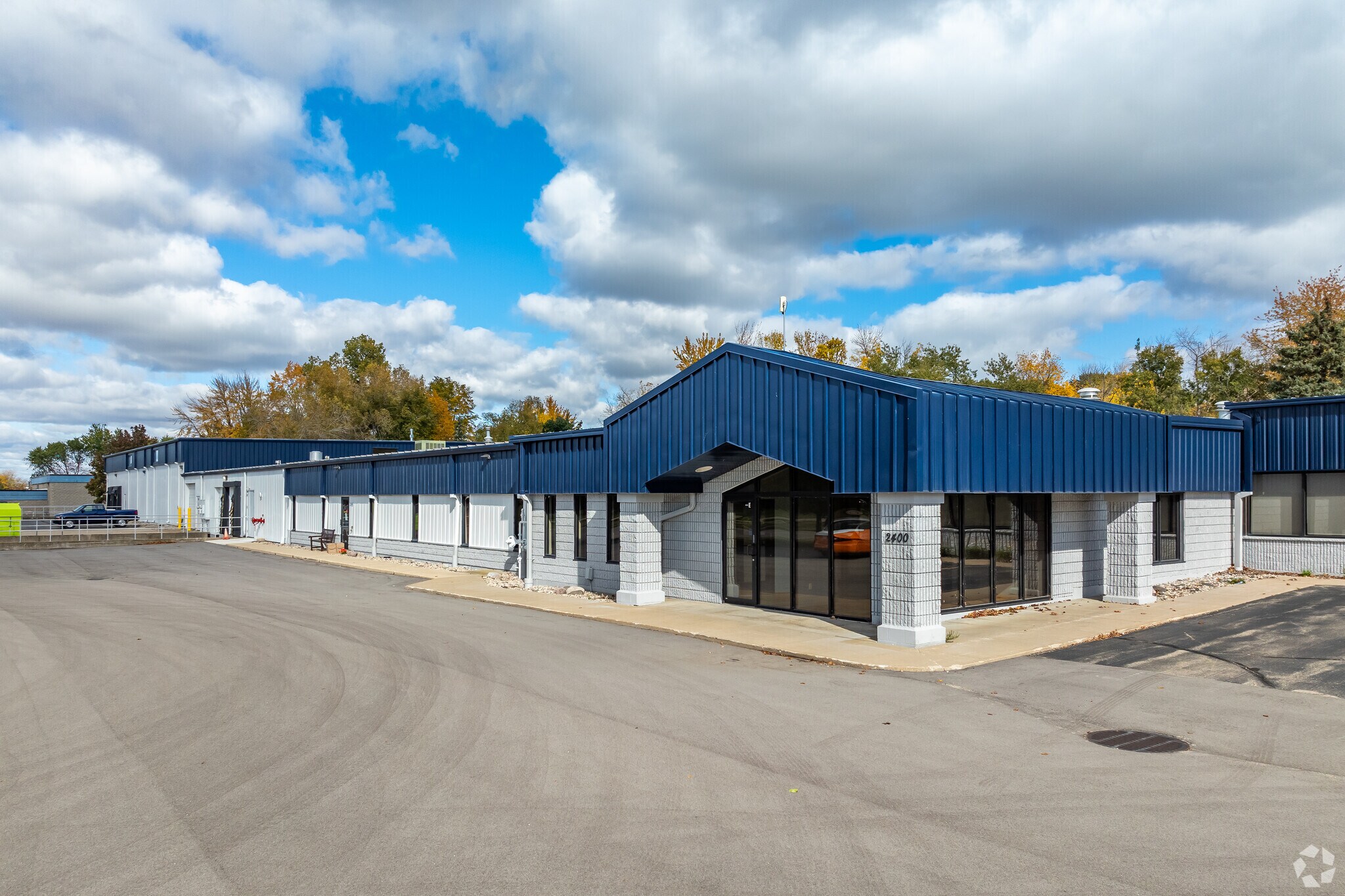 2390 Industrial Dr, Neenah, WI à louer Photo du bâtiment- Image 1 de 12