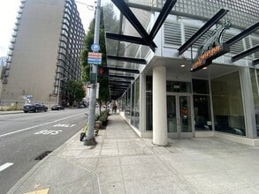 2105 5th Ave, Seattle, WA à louer Photo du bâtiment- Image 2 de 7
