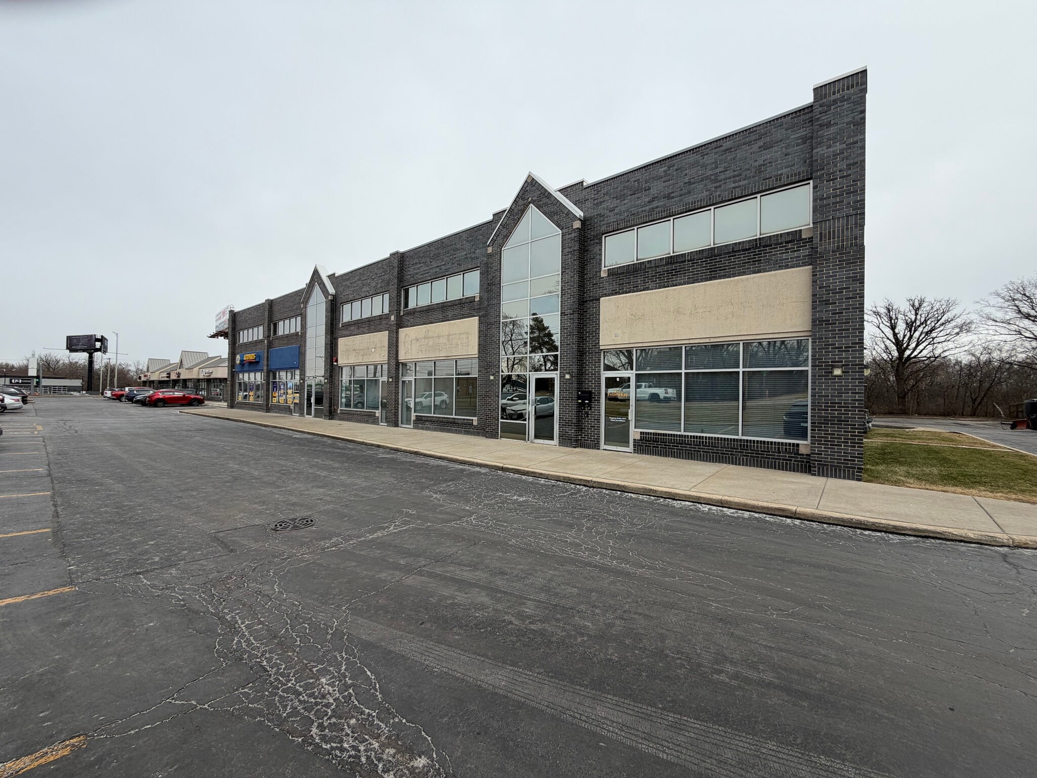 401 E North Ave, Villa Park, IL for lease Primary Photo- Image 1 of 7