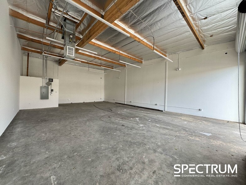 15225 Stagg St, Van Nuys, CA for lease - Building Photo - Image 3 of 6