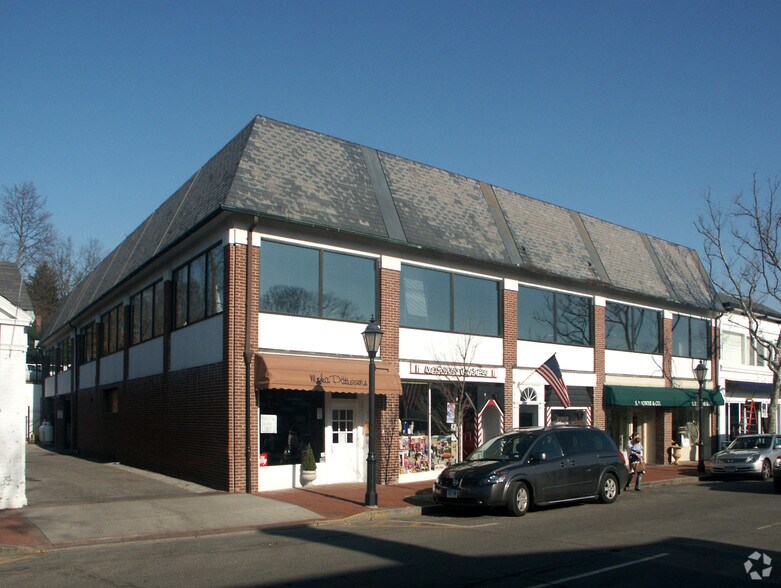 125 Elm St, New Canaan, CT à louer - Photo du bâtiment - Image 2 de 3