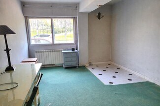 Plus de détails pour Multi-résidentiel à vendre