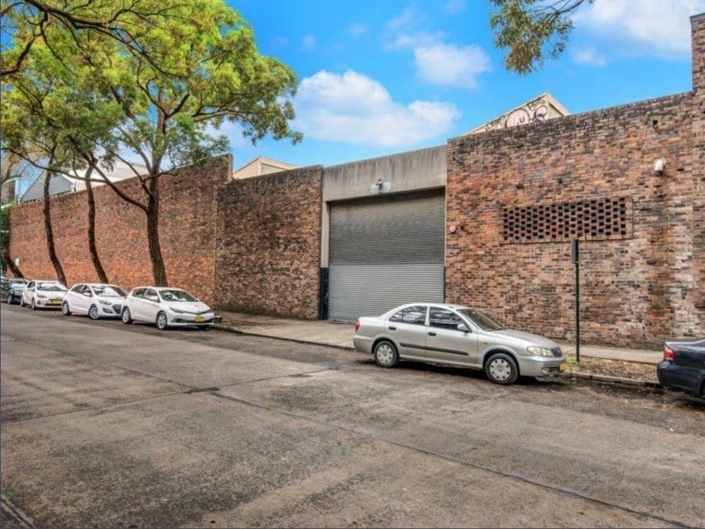 244 Young St, Waterloo for lease Primary Photo- Image 1 of 6