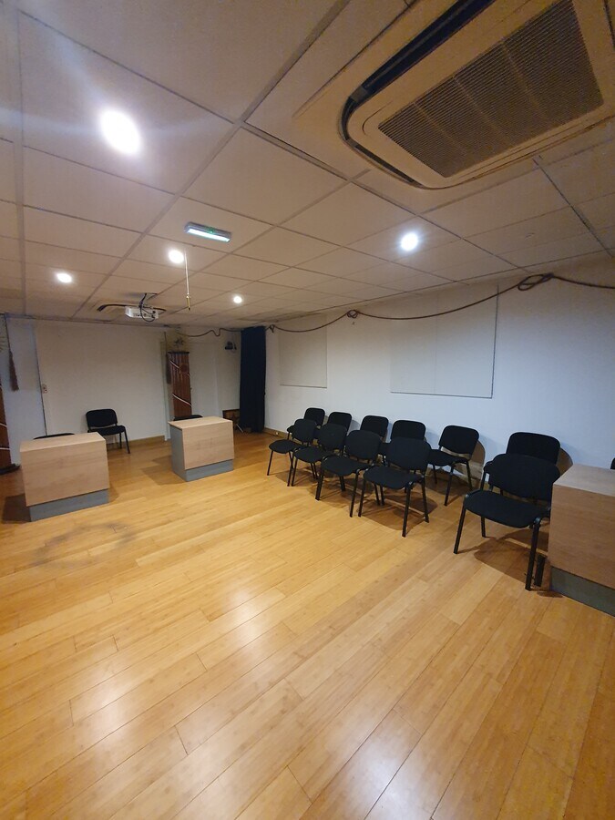 Montreuil, SSD 93100 -  -  - Interior Photo - Image 2 of 4