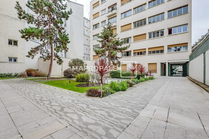 Office in Paris for sale - Building Photo - Image 2 of 13