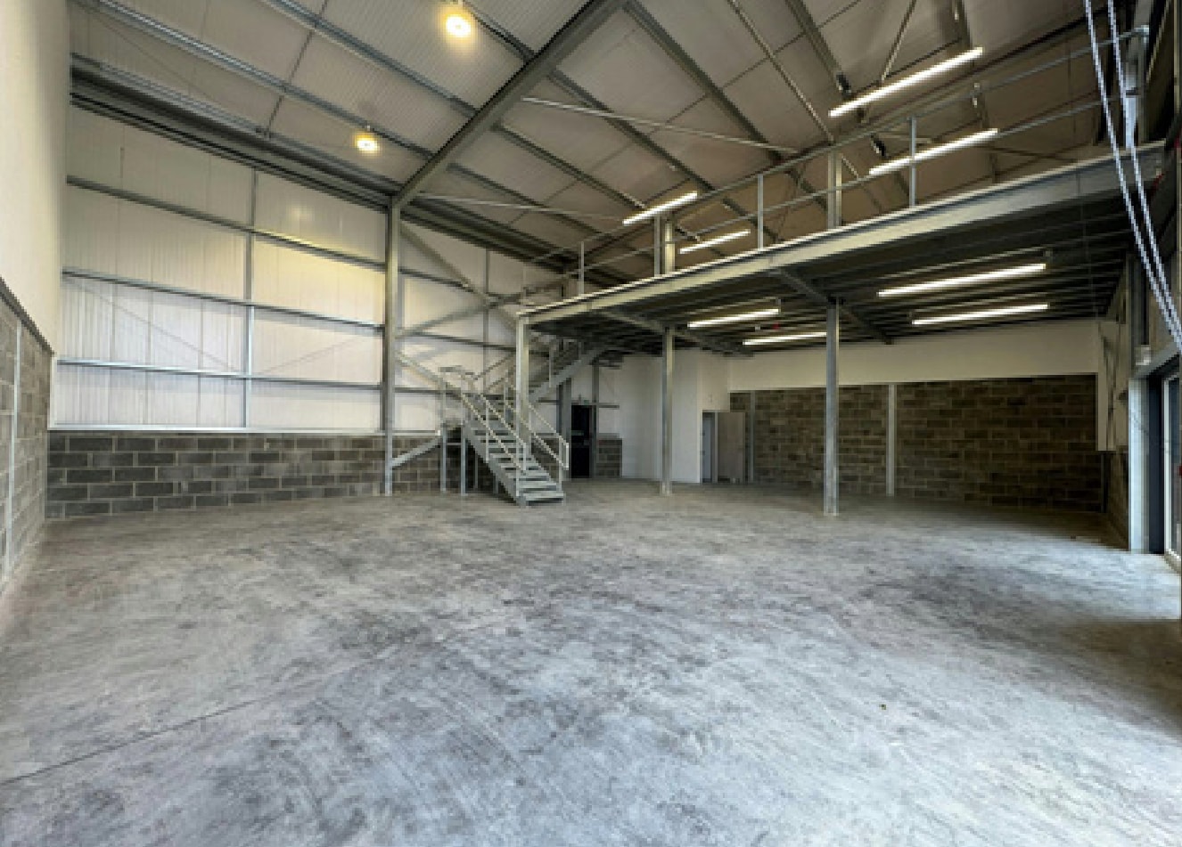 Knowle Ln, Eastleigh for lease Interior Photo- Image 1 of 2