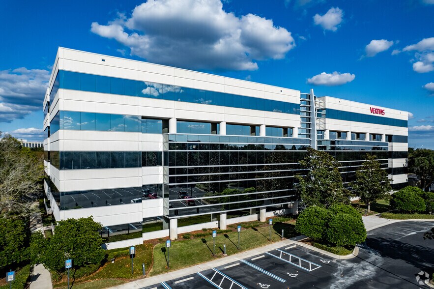 801 International Pky, Lake Mary, FL à louer - Photo du bâtiment - Image 1 de 10