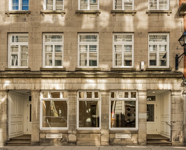 Plus de détails pour 364 Rue Saint-Paul O, Montréal, QC - Commerce de détail à vendre