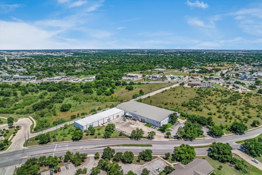 400 S Heatherwilde Blvd, Pflugerville, TX for lease - Building Photo - Image 3 of 12