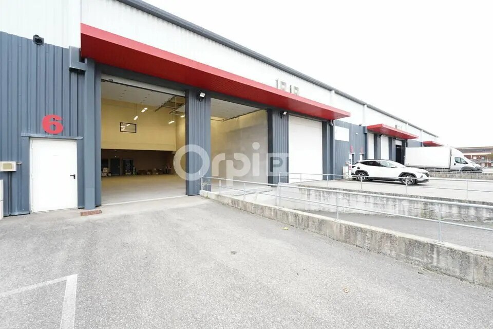 Industrial in Saint-Quentin-Fallavier for lease Building Photo- Image 1 of 5