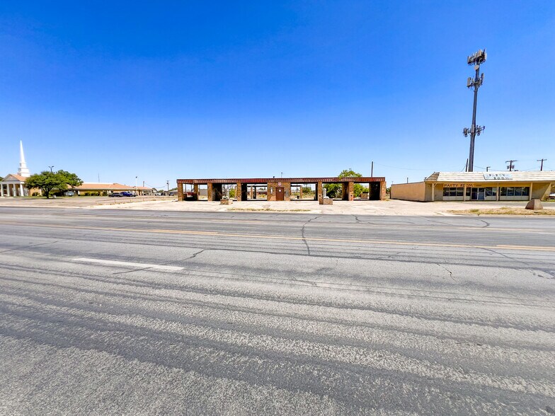 4406 Illinois Ave, Midland, TX à vendre - Photo du bâtiment - Image 2 de 10