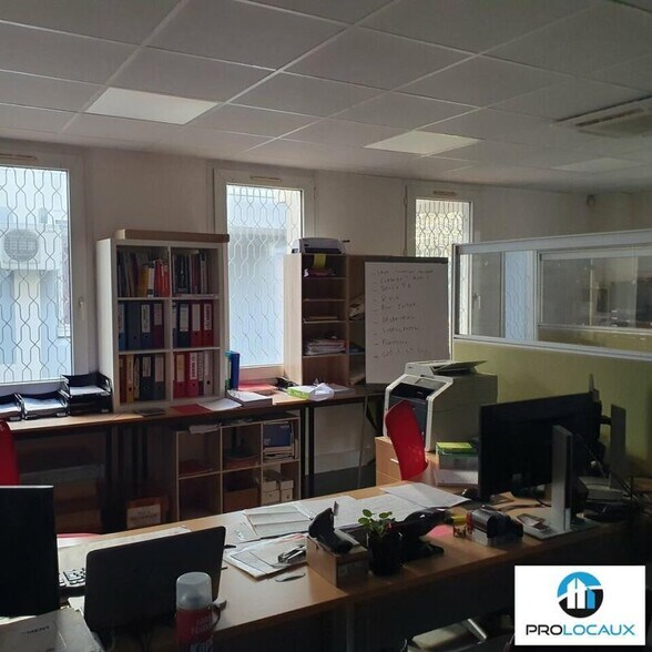 Office in SAINT EGREVE for sale - Interior Photo - Image 1 of 6
