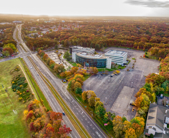 888 Veterans Memorial Hwy, Hauppauge, NY à louer - Photo du bâtiment - Image 1 de 1