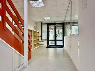 Plus de détails pour 34 Rue Du 35eme Regiment D'Aviation, Bron - Bureau à louer