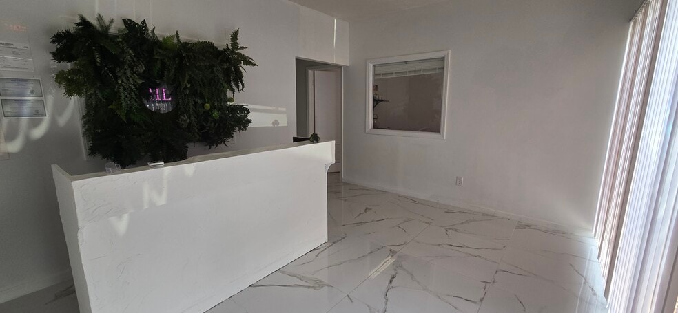 219-239 N Parkway, Jackson, TN for lease - Building Photo - Image 2 of 8