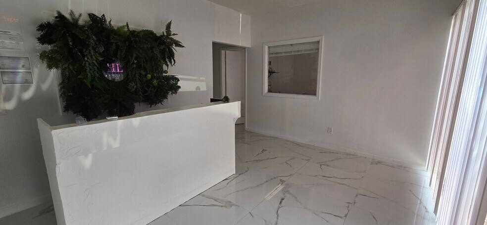 219-239 N Parkway, Jackson, TN à louer - Photo du bâtiment - Image 2 de 8