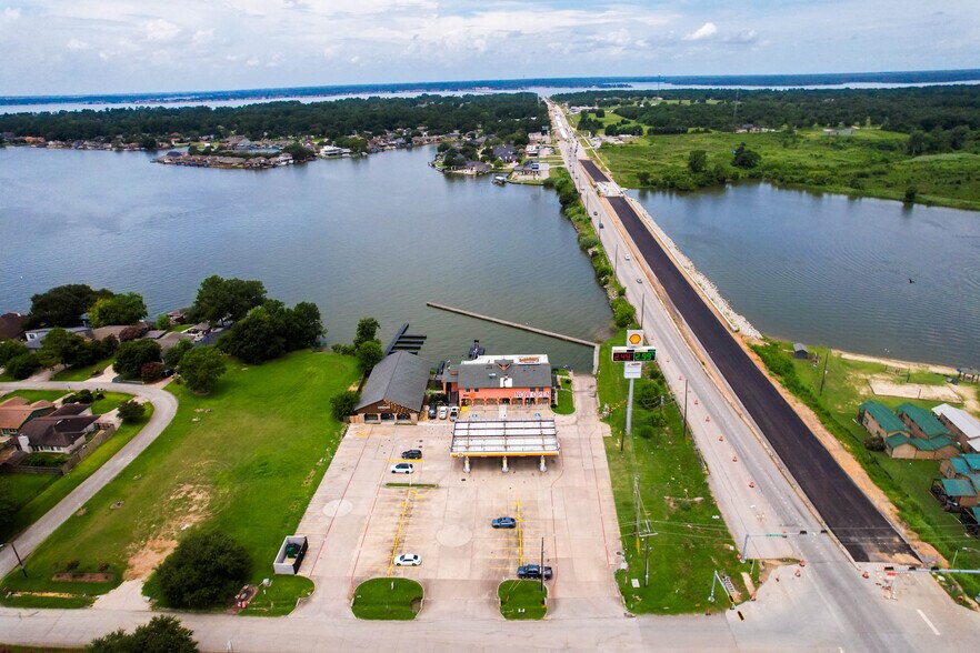 12947 Lake Conroe Hills Dr, Willis, TX à louer - Photo du bâtiment - Image 3 de 10