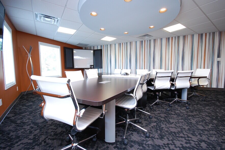 5251 S East St, Indianapolis, IN for lease - Interior Photo - Image 3 of 21