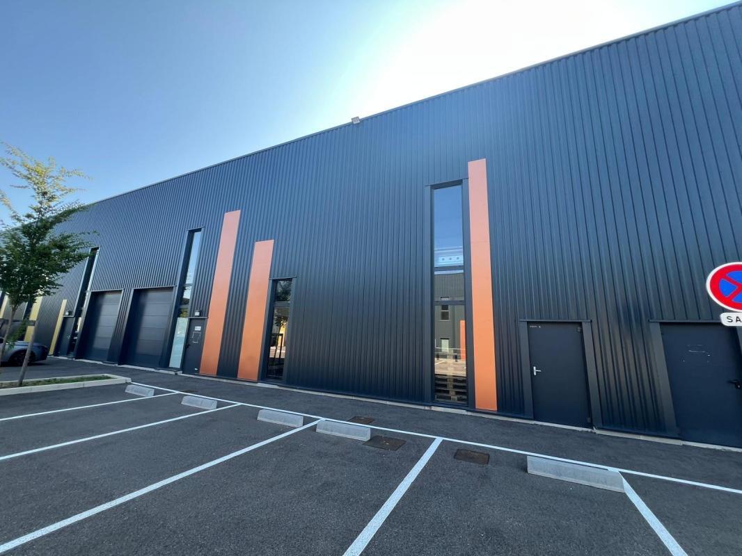 Flex in Villefontaine for lease Building Photo- Image 1 of 4