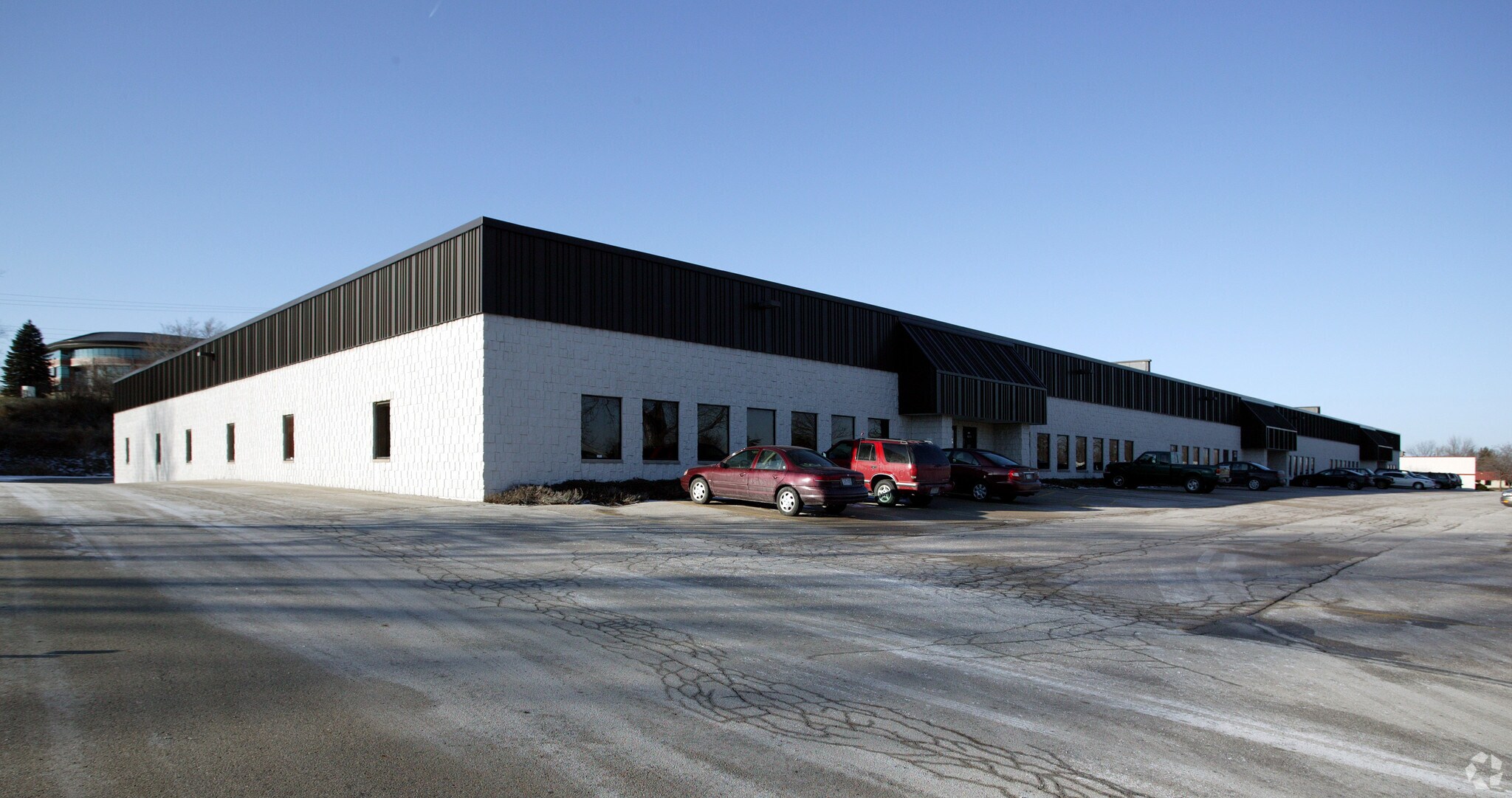 W229 N1687 Westwood Dr, Waukesha, WI for lease Building Photo- Image 1 of 5