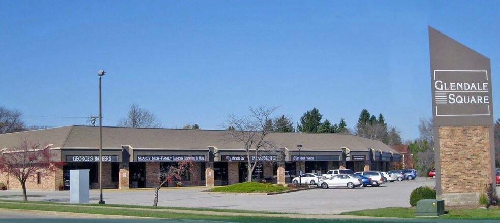 6801-6823 N Green Bay Ave, Glendale, WI à louer - Photo du bâtiment - Image 2 de 8