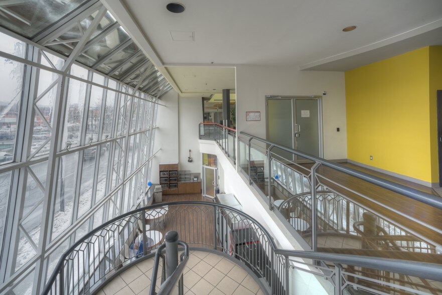 5410-5460 Boul Décarie, Montréal, QC à vendre - Photo du bâtiment - Image 1 de 1