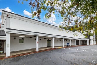 8329-8371 Roswell Rd NE, Atlanta, GA à louer Photo du bâtiment- Image 2 de 21